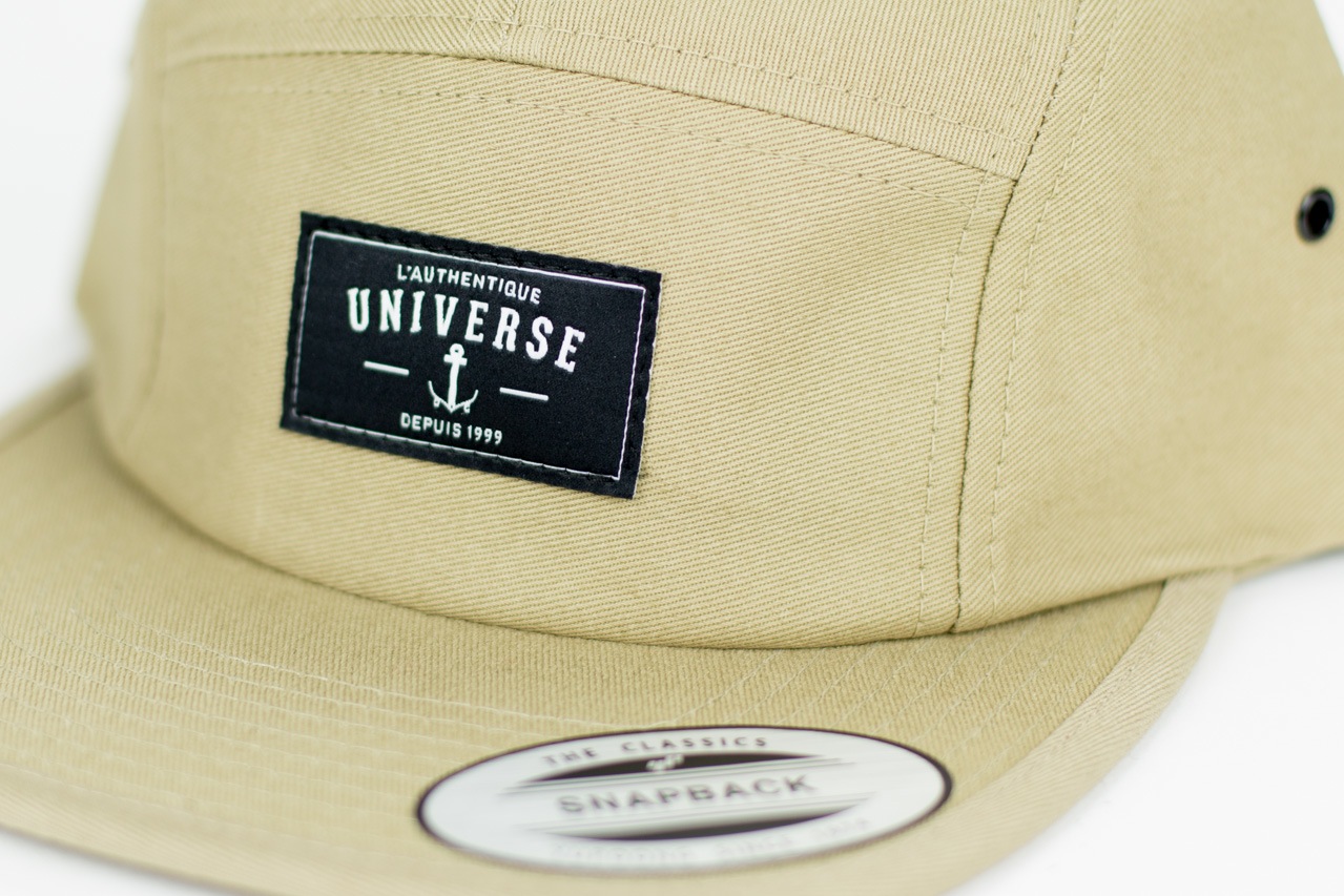 Casquette avec étiquette UNI